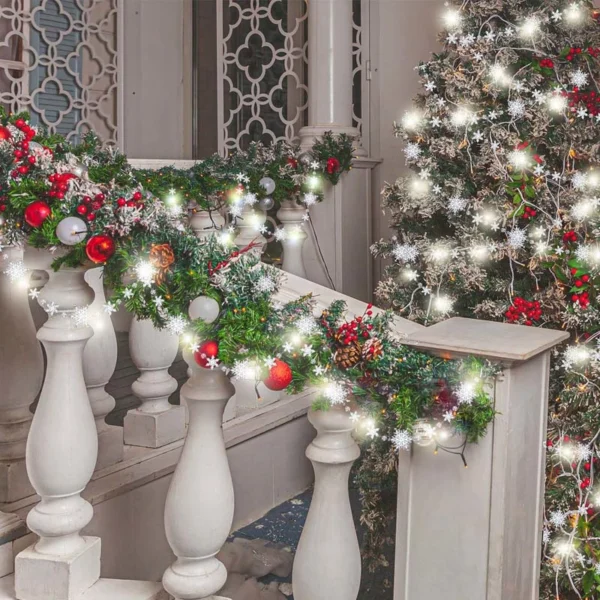 The crystal Christmas tree garlands display effect on stairs