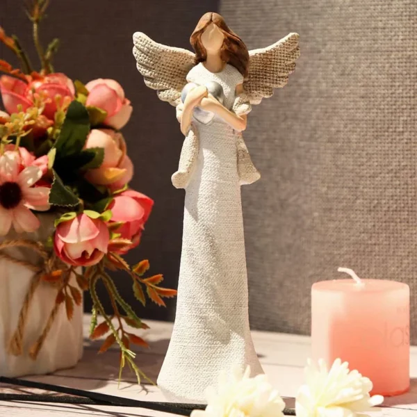 The guardian angel statue display effect on the desk